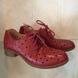 Leather sneakers size 6.5 in perfect condition